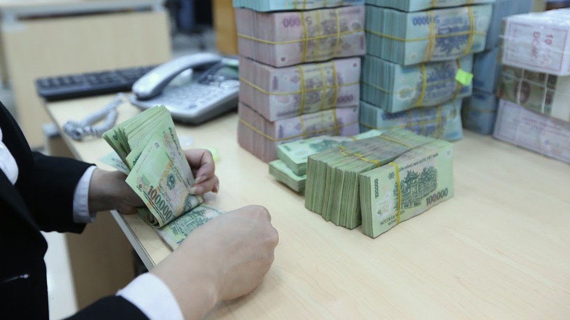 Cho vay khách hàng cá nhân trở thành xu hướng mạnh tại Việt Nam - một thị trường có tỷ lệ dân số trẻ ở mức cao - Ảnh: Quang Phúc.