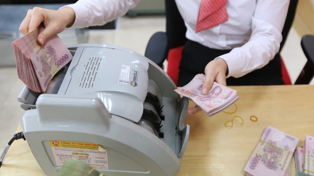 Hướng điều chỉnh dự kiến giảm khá mạnh cho một số trường hợp có lượng tiền gửi lớn, cùng một số trường hợp được loại trừ - Ảnh: Quang Phúc.