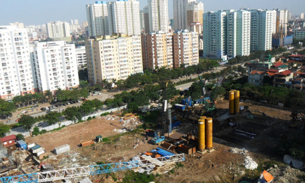 Chính phủ đã nghiên cứu, trình Quốc hội cho phép sửa đổi, bổ sung 
Luật Thuế giá trị giá tăng, trong đó giảm 50% số thuế đầu ra từ ngày 
1/7/2013 đến hết ngày 30/6/2014 đối với hoạt động đầu tư - kinh doanh 
nhà ở xã hội.