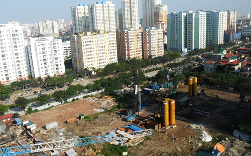 Chính phủ đã nghiên cứu, trình Quốc hội cho phép sửa đổi, bổ sung 
Luật Thuế giá trị giá tăng, trong đó giảm 50% số thuế đầu ra từ ngày 
1/7/2013 đến hết ngày 30/6/2014 đối với hoạt động đầu tư - kinh doanh 
nhà ở xã hội.