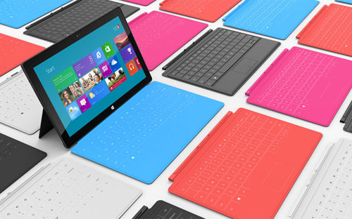 Hôm 15/10, Microsoft đã giới thiệu phim quảng cáo đầu tiên cho Surface - chiếc máy tính bảng với màn hình 10,6 inch, nặng 1,5 pound và có một tấm bảo vệ màn hình có thể tháo rời và sử dụng như bàn phím.<br><br>Việc Microsoft tự mình chế tạo và sản xuất Surface đồng nghĩa với việc hãng phần mềm này đang áp dụng mô hình kinh doanh của Apple - sản xuất cả phần mềm hệ điều hành lẫn phần cứng.<br>
