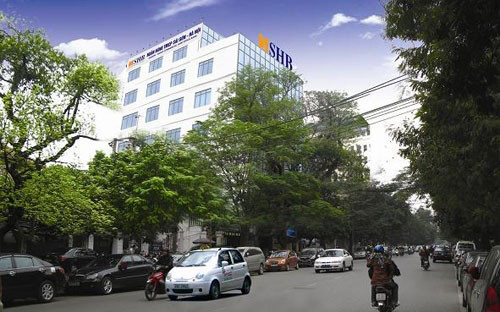 Đối với các khoản vay trung dài hạn, SHB áp dụng mức lãi suất ưu đãi tối
 đa 10%/năm; đối với các khoản cho vay ngắn hạn, SHB xem xét giảm lãi 
suất 0,5% so với mức lãi suất hiện hành.