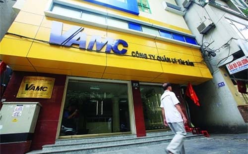 Sau khi Vietcombank đã xóa sạch nợ xấu 
của mình tại VAMC vào cuối 2016, từ 2017 có triển vọng thêm một số thành viên tiếp bước, đi sớm hơn lộ trình dự kiến chủ động xử lý nợ xấu.