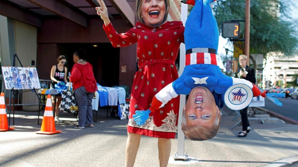 “Song đấu” Trump - Clinton qua ảnh