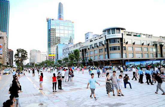 Việc ban hành Luật Về hội được cho là sẽ giúp người dân và doanh nghiệp có cơ sở pháp lý lập hội nhằm thúc đẩy trao đổi thông tin, công nghệ và bảo vệ lợi ích của mình tốt hơn trong cũng như ngoài nước - Ảnh: SGGP.<br>