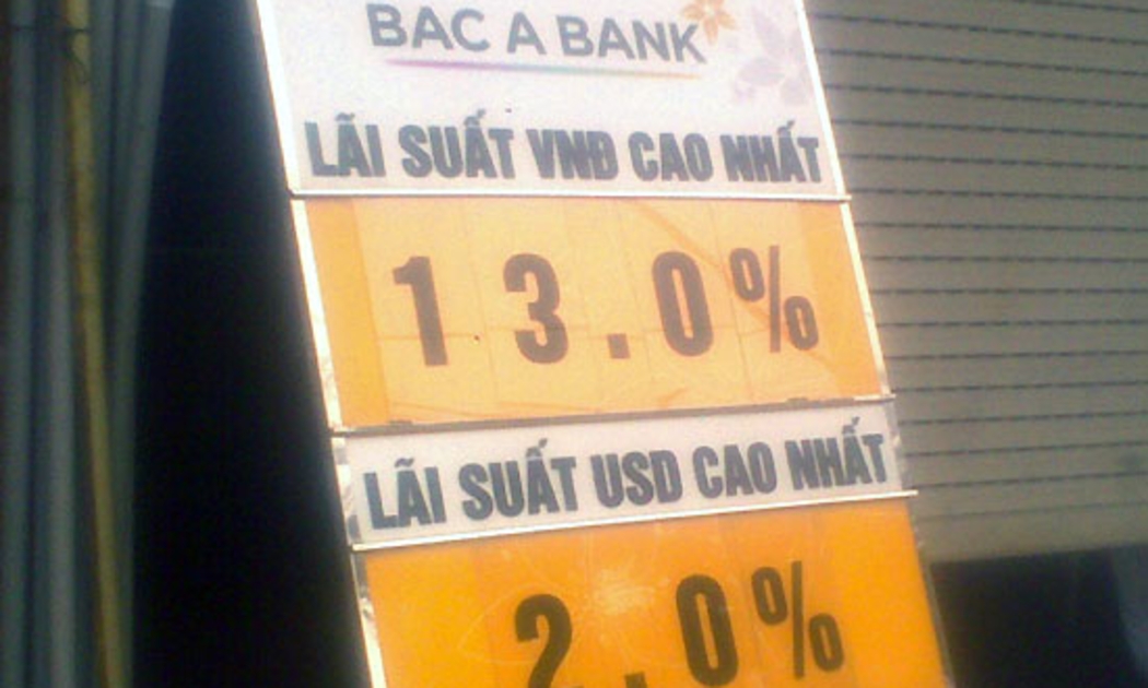 Các ngân hàng lớn có lãi suất cao hơn càng tạo áp lực cạnh tranh đối với các ngân hàng nhỏ - Ảnh: M.Đ.