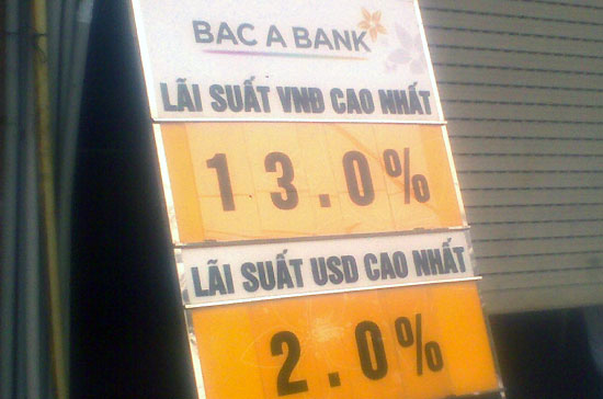 Các ngân hàng lớn có lãi suất cao hơn càng tạo áp lực cạnh tranh đối với các ngân hàng nhỏ - Ảnh: M.Đ.