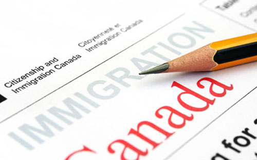 Kể từ 1/7/2009, khi Luật Quốc tịch mới có hiệu lực, công dân Việt Nam được quyền có hai quốc tịch.