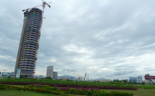 "Dù năm nào cũng tiến hành khảo sát, xây dựng khung mới song bảng giá đất
 hàng năm của các địa phương ban hành luôn thấp hơn giá đất chuyển 
nhượng thực tế trên thị trường, chỉ bằng 30 - 60%".