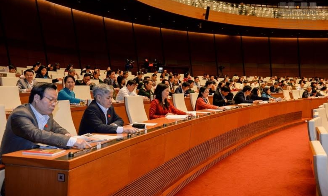 Quốc hội nhấn nút biểu quyết thông qua nghị quyết về chất vấn và trả lời chất vấn.
