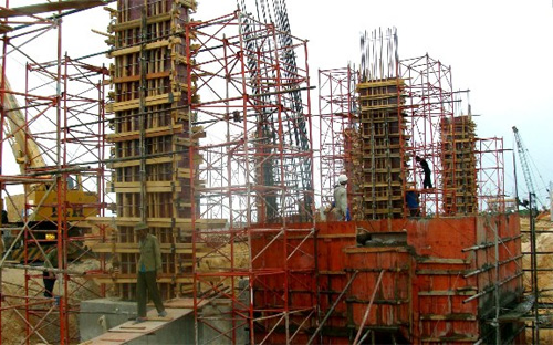 Theo dự thảo Luật Xây dựng (sửa đổi), tất cả các công trình đều phải xin cấp giấy phép xây dựng trước khi khởi
 công kể cả các công trình thuộc dự án đã được cơ quan nhà nước có thẩm 
quyền phê duyệt mà theo quy định hiện hành là đối tượng được miễn giấy 
phép xây dựng.