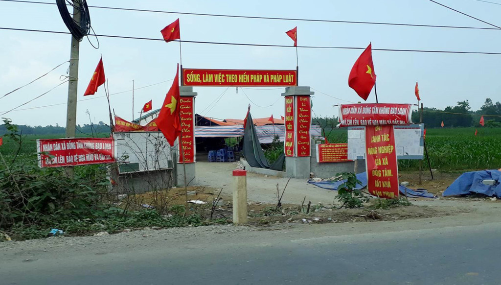 Thanh tra đã kiến nghị UBND thành phố chỉ đạo Công an Hà Nội phối hợp với cơ quan điều tra hình sự Bộ Quốc phòng để điều tra làm rõ, xử lý nghiêm các vi phạm pháp luật của cán bộ, công chức và cá nhân có liên quan đối với quản lý, sử dụng đất quốc phòng xây dựng sân bay Miếu Môn thuộc địa giới hành chính xã Đồng Tâm, huyện Mỹ Đức - Ảnh: Giao Thông.