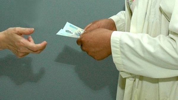 Ngành nào doanh nghiệp đưa hối lộ nhiều nhất?