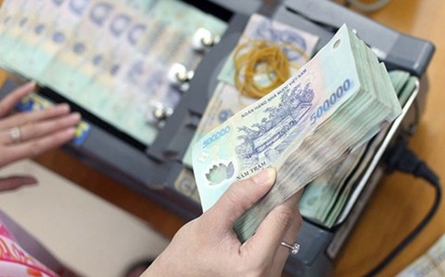 Thủ tướng giao Bộ Tài chính chủ trì, phối hợp với các cơ quan liên quan 
thực hiện việc quản lý, giám sát vay, trả nợ của chính quyền địa phương,
 báo cáo thực hiện kế hoạch vay, trả nợ hàng năm.