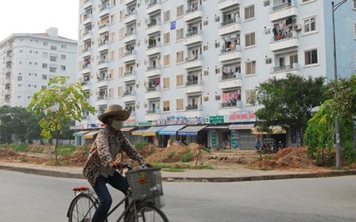 Ngân hàng Nhà nước cũng sẽ chỉ đạo các ngân hàng dành một phần lượng 
tiền cung ứng để tái cấp vốn với lãi suất và thời hạn hợp lý để hỗ trợ 
các ngân hàng thương mại của Nhà nước cho vay đối với các đối tượng mua 
nhà ở xã hội.