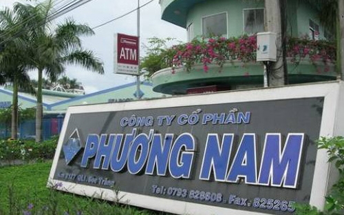 Tại thời điểm tháng 7/2013 (Phương Nam chính thức vỡ nợ và phải tái cấu 
trúc), các khoản nợ ngắn hạn ở các ngân hàng tại công ty này lên tới 
1.513 tỷ đồng, cộng với các khoản vay trung dài hạn ước 84 tỷ đồng thì 
tổng số nợ là 1.597 tỷ đồng.