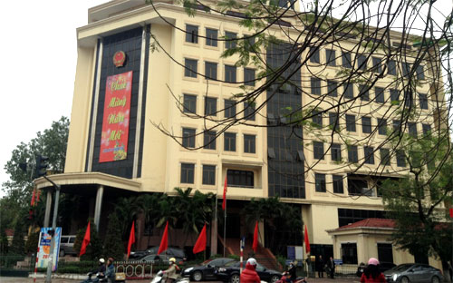 Trụ sở UBND quận Ba Đình nằm ở góc đường Liễu Giai - Vạn Phúc, Hà Nội - Ảnh: Duy Cường.<br>