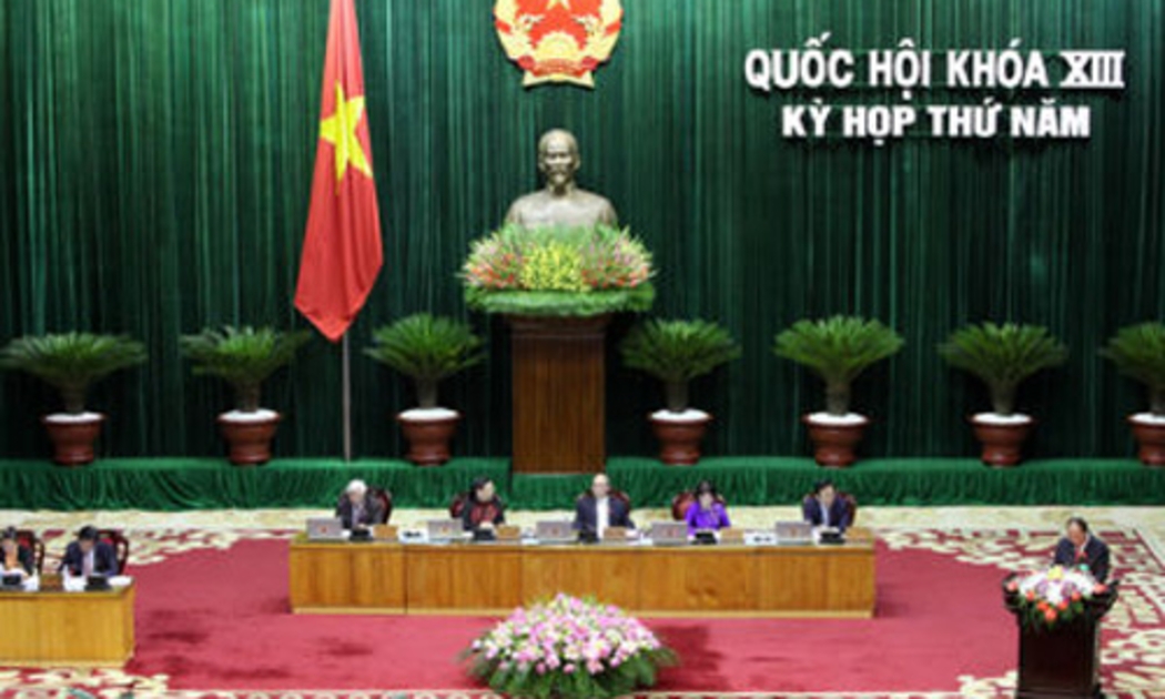 Dù chưa thông qua ngay tại kỳ họp thứ 5 khai mạc vào 9 giờ sáng nay (20/5), dự thảo sửa đổi Hiến pháp năm 1992 vẫn được dành tới hai ngày để thảo luận ở hội trường, sau khi đã thảo luận ở tổ nửa ngày.
