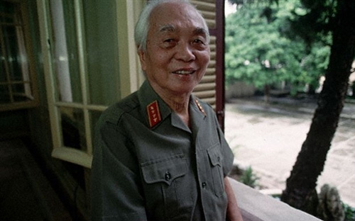 “Chấn động” là bộ phim tài liệu được thực hiện trong vòng 7 ngày kể từ khi Đại tướng Võ Nguyên Giáp ra đi. Bộ phim ghi lại những cảm xúc và kỷ niệm của những người từng gặp Đại tướng&nbsp; trên mọi miền đất nước - Nguồn: VTV6.