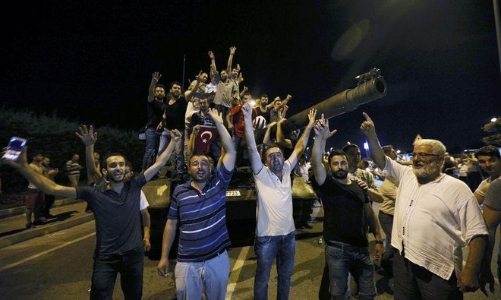 Dân Thổ Nhĩ Kỳ chặn lực lượng đảo chính