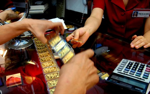 So với giá vàng thu mua do các doanh nghiệp niêm yết vào đầu giờ sáng 
nay, mức giá sàn mà Ngân hàng Nhà nước đưa ra xấp xỉ ngang bằng.