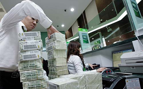 Với khung khổ các chuẩn mực cao hơn trong phân loại nợ và trích lập dự 
phòng rủi ro, sự trở lại thời hoàng kim lợi nhuận của các ngân hàng năm 
nay đã khác, bớt “ảo” hơn so với trước.