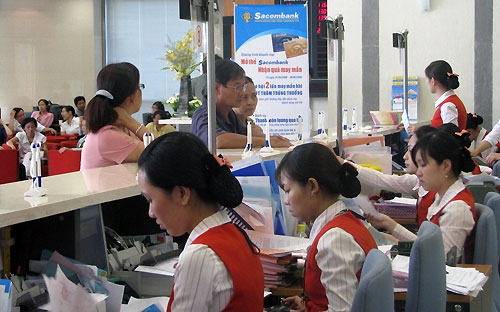 Với ngân hàng yếu kém thực hiện tái cơ cấu, cũng như tại một số
 trường hợp tái cơ cấu trọng điểm hiện nay, trong phương án cơ cấu lại 
được Thủ tướng Chính phủ phê duyệt có thể được xem xét giãn và phân bổ 
dần việc thoái lãi dự thu, tạo điều kiện bớt áp 
lực chi phí tài chính trước mắt.