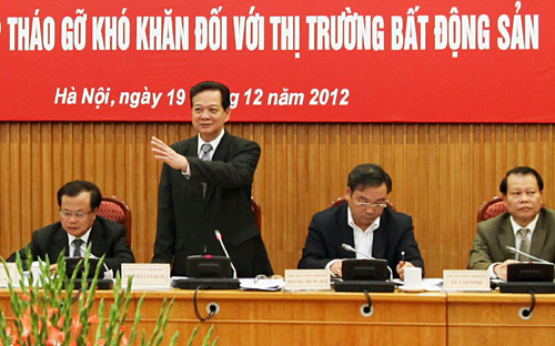 Thủ tướng Nguyễn Tấn Dũng chủ trì buổi làm việc với UBND thành phố Hà Nội sáng 19/12.<br>