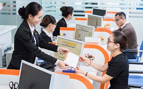 Tại SHB, một số nhà đầu tư nước ngoài trả giá gấp "ba chấm" để đầu tư vào công ty tài chính tiêu dùng đang chuẩn bị ra mắt.<br>
