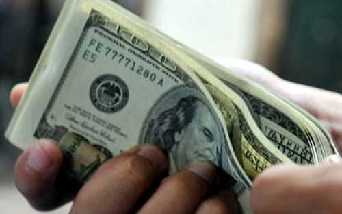 Tín dụng ngoại tệ thời gian qua được xem là một nguồn vốn rẻ, một giải 
pháp giúp nhiều doanh nghiệp xuất khẩu phòng thân trong bối cảnh khó 
khăn.