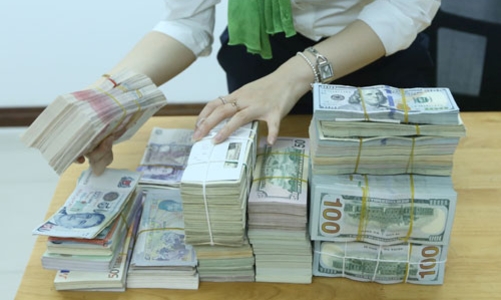 Ngân hàng Nhà nước lại ra tay chặn đà rơi tỷ giá