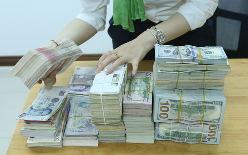 Sau khi gián đoạn từ cuối tháng 2/2017, có thể Ngân hàng Nhà nước sẽ trở lại mua vào ngoại tệ, gia tăng dự trữ ngoại hối - Ảnh: Quang Phúc.<br>