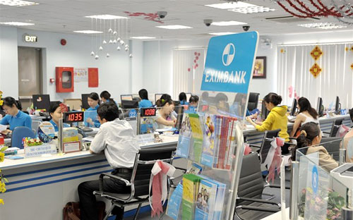 Cùng với Ngân hàng Nhà nước và cổ đông lớn là Ngân hàng Ngoại thương 
(Vietcombank), sự thay đổi tại Eximbank dường như đậm đặc hơn với yếu tố nước 
ngoài.