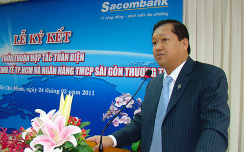 Sinh năm 1972, ông Huy từng giữ chức Tổng giám đốc Sacombank từ tháng 7/2007 và thôi nhiệm từ ngày 1/6/2012.