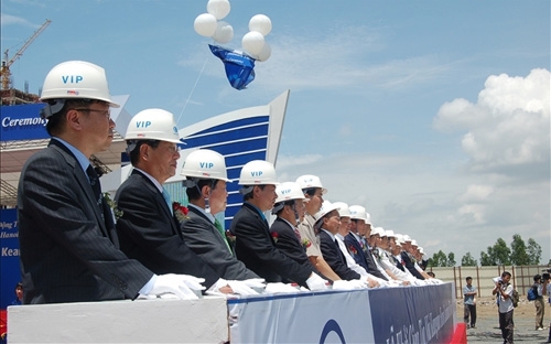 Tính chất “hậu kiểm” đối với dự án có vốn đầu tư trực tiếp nước 
ngoài được thể hiện đậm nét trong bản quy chế này, thể hiện ở phần quy 
định về giám sát việc triển khai dự án.