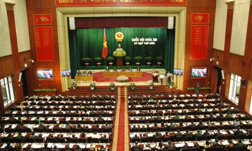 Quốc hội giao Chính phủ công khai quyết toán ngân sách nhà nuớc năm 
2011, đồng thời kiểm điểm trách nhiệm, xử lý nghiêm, kịp thời các sai 
phạm trong quản lý, điều hành ngân sách và báo cáo kết quả với Quốc hội 
khi trình báo cáo quyết toán ngân sách nhà nước năm 2012.
