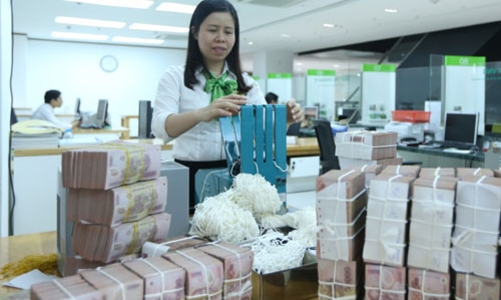Thừa tiền, lãi suất liên ngân hàng và tín phiếu giảm sâu