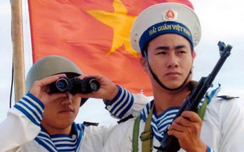 Lễ chào cờ tại đảo Trường Sa Lớn (Khánh Hòa) - Nguồn: VTV.<br>