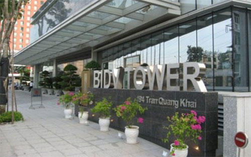 BIDV khẳng định “mọi quyền lợi chính đáng, hợp pháp của khách hàng nói chung 
và của bà Ngô Phương Anh nói riêng luôn được đảm bảo”, và ngân hàng hiện cũng 
chờ kết luận của cơ quan điều tra.