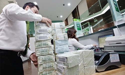 Linh hoạt “rã đông”, ngoại tệ dồn dập chảy