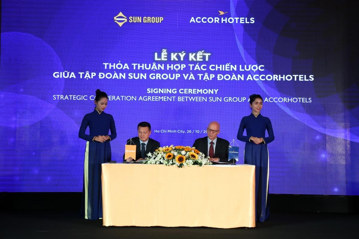 Thỏa thuận này mở ra một thời kỳ hợp tác mới giữa Sun Group - thương hiệu hàng đầu Việt Nam trong lĩnh vực du lịch giải trí và nghỉ dưỡng, với Accor Hotels - thương hiệu quản lý khách sạn hàng đầu thế giới. <br>