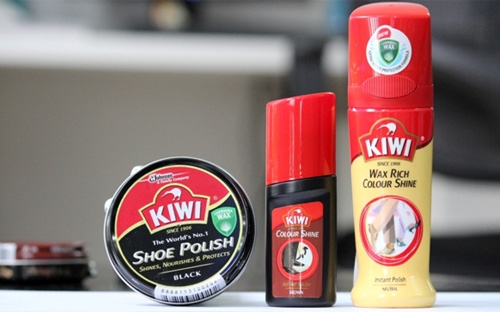 Nếu muốn tiết kiệm thời gian, bạn có  thể dùng loại xi nước của Kiwi.