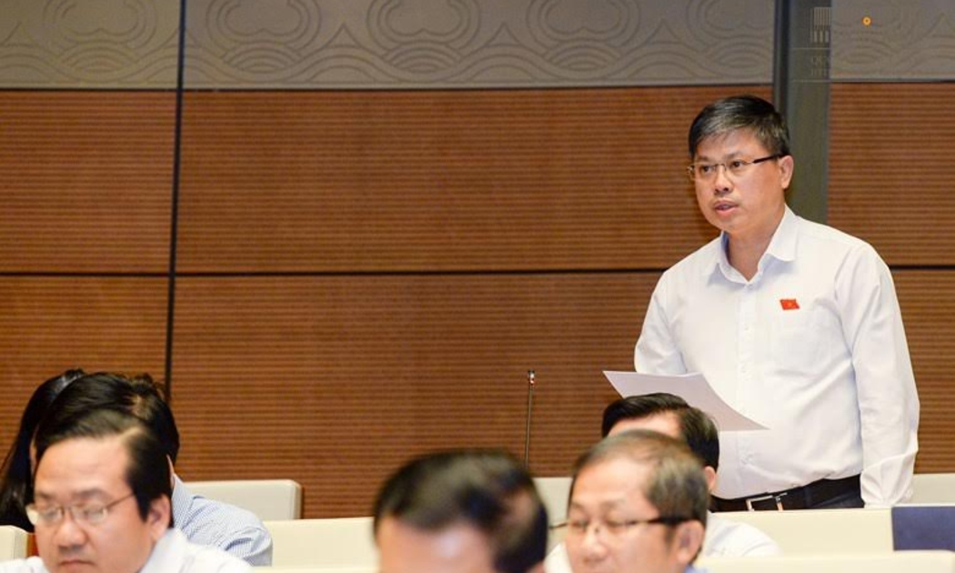 Đại biểu Nguyễn Sỹ Cương chất vấn các thành viên Chính phủ.<br>