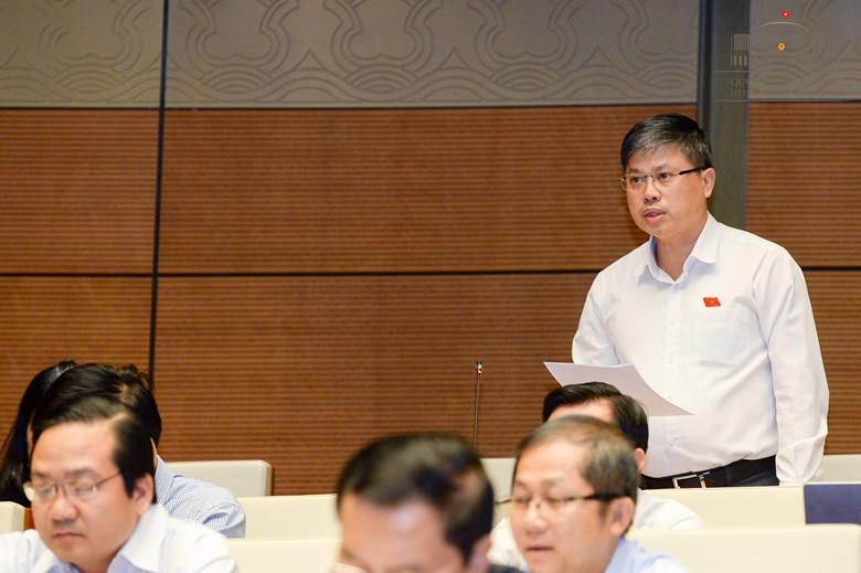 Đại biểu Nguyễn Sỹ Cương chất vấn các thành viên Chính phủ.<br>