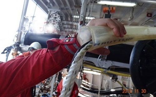 Vị trí cáp bị đứt có tọa độ là 17º26 Bắc và 108º02 Đông, cách đảo Cồn Cỏ
 43 hải lý về phía đông nam và cách đường trung tuyến Việt Nam - Trung 
Quốc 20 hải lý về phía tây - Ảnh: Petro Times.