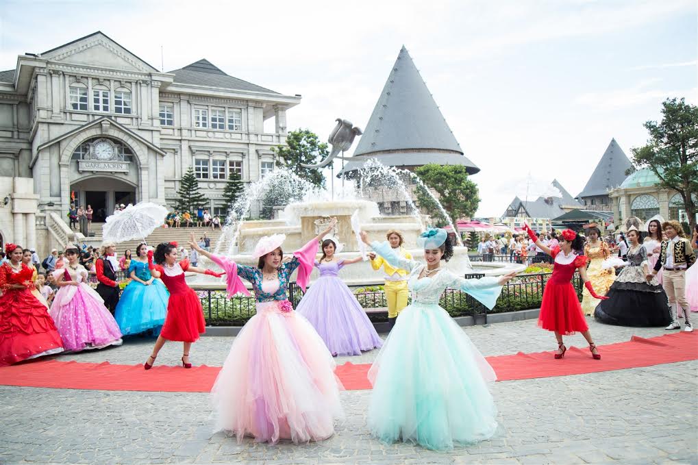 Từ một khu du lịch phục vụ cho các sỹ quan Pháp hơn một trăm năm trước, hiện tại, Bà Nà Hills được xem là một điểm đến ấn tượng trong bản đồ du lịch Đà Nẵng.