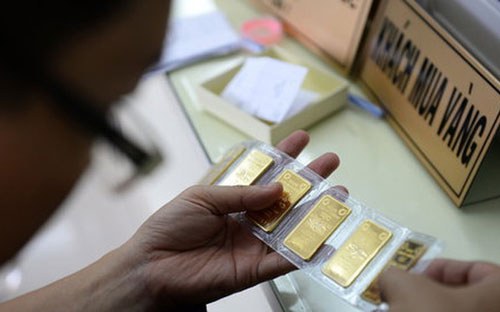 Trong hơn ba năm qua, Việt Nam đã không phải dồn ngoại tệ để nhập vàng về (ở kênh chính ngạch), mà chủ yếu thị trường tự dưỡng bằng nguồn bán ra từ dân cư.<br>