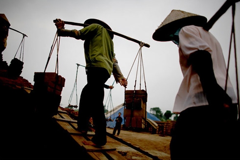 Mở rộng an sinh xã hội cho người lao động là cần thiết trong quá trình phát triển thị trường lao động. 