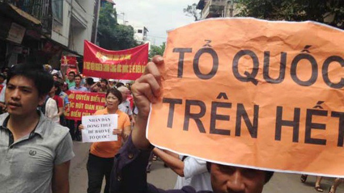 Tháng 5/2014 hàng nghìn người dân ở ba miền đất nước đã xuống đường phản đối Trung Quốc xâm phạm chủ quyền.
Cử tri cho rằng, việc ban hành Luật biểu tình là rất cần thiết, nhằm hướng dẫn người dân thực hiện quyền công dân chính đáng của mình 
