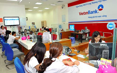 Giao dịch tại VietinBank. Trong thời gian qua, cổ phiếu CTG đã có sự tăng trưởng khi thông tin trả cổ tức năm 2015 bằng tiền được công bố.